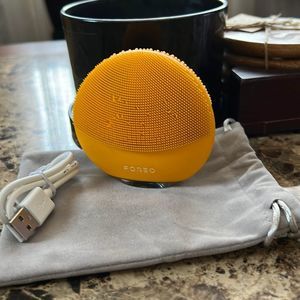 Foreo Luna mini 3 smart facial cleansing device